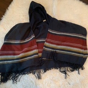 Hollister poncho